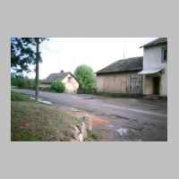 022-1157 Goldbach, 07.05.1998. Von rechts im Bild das Gasthaus Wadehn mit der Einfahrt und dem Kohlenlager.jpg